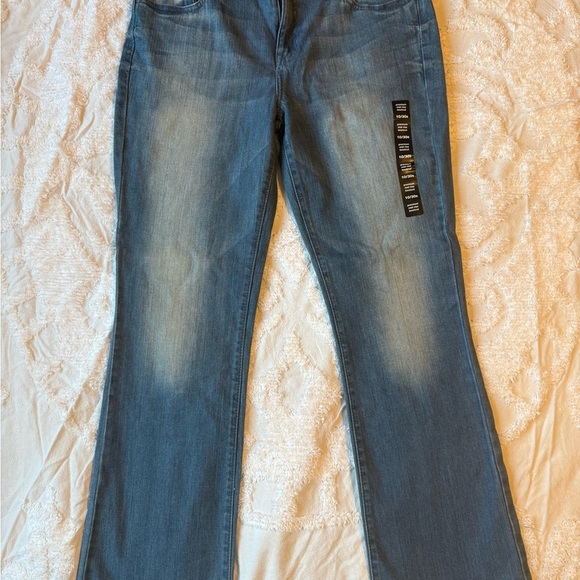 GAP  NWT Premium Mid Rise Bootcut Jeans - Blue Size 10/30 - Picture 2 of 7